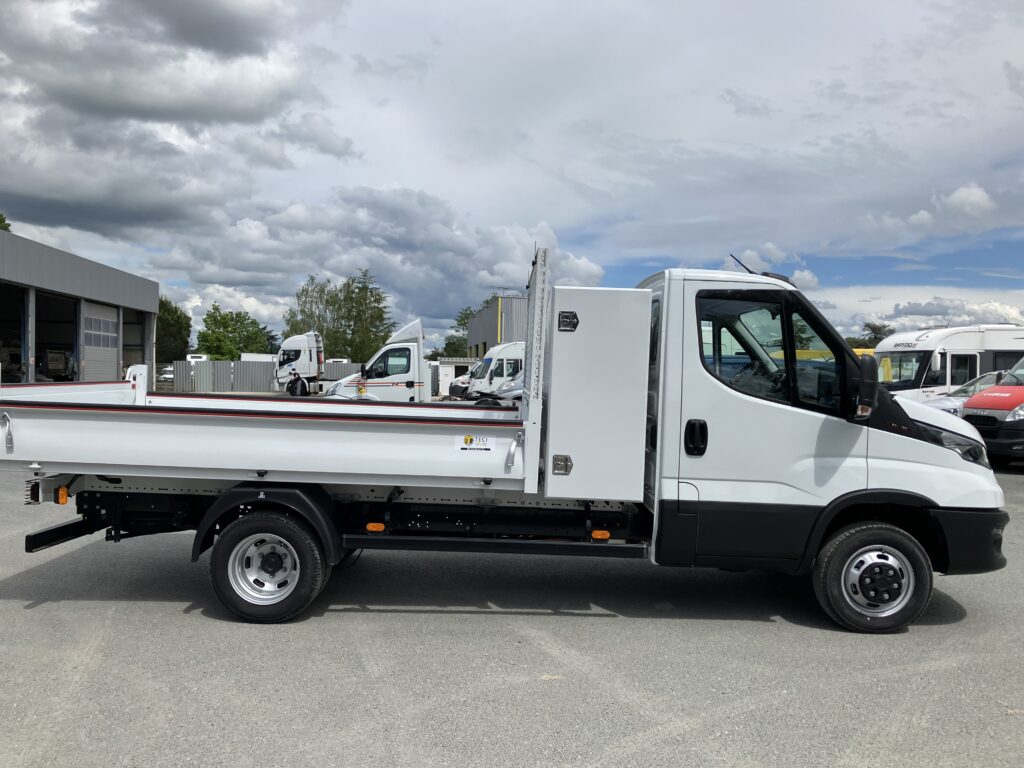 Leasing utilitaire camion benne IVECO avec FIMALOC accessible auto entrepreneur et société sans bilan, jeune entreprise