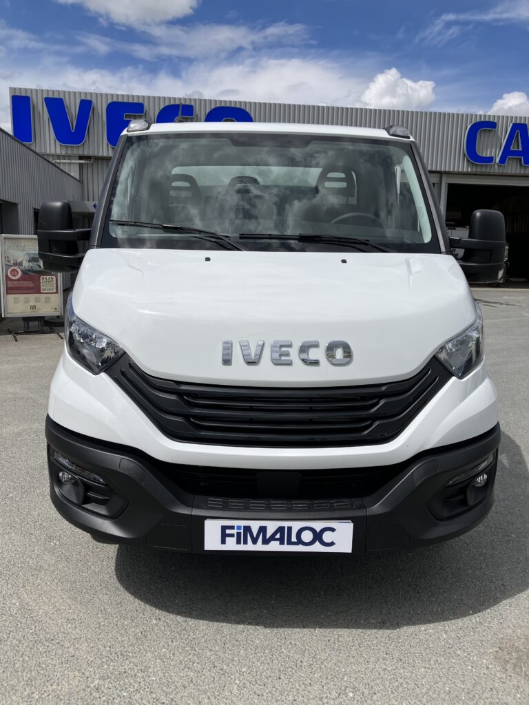 Leasing utilitaire camion benne IVECO avec FIMALOC accessible auto entrepreneur et société sans bilan, jeune entreprise