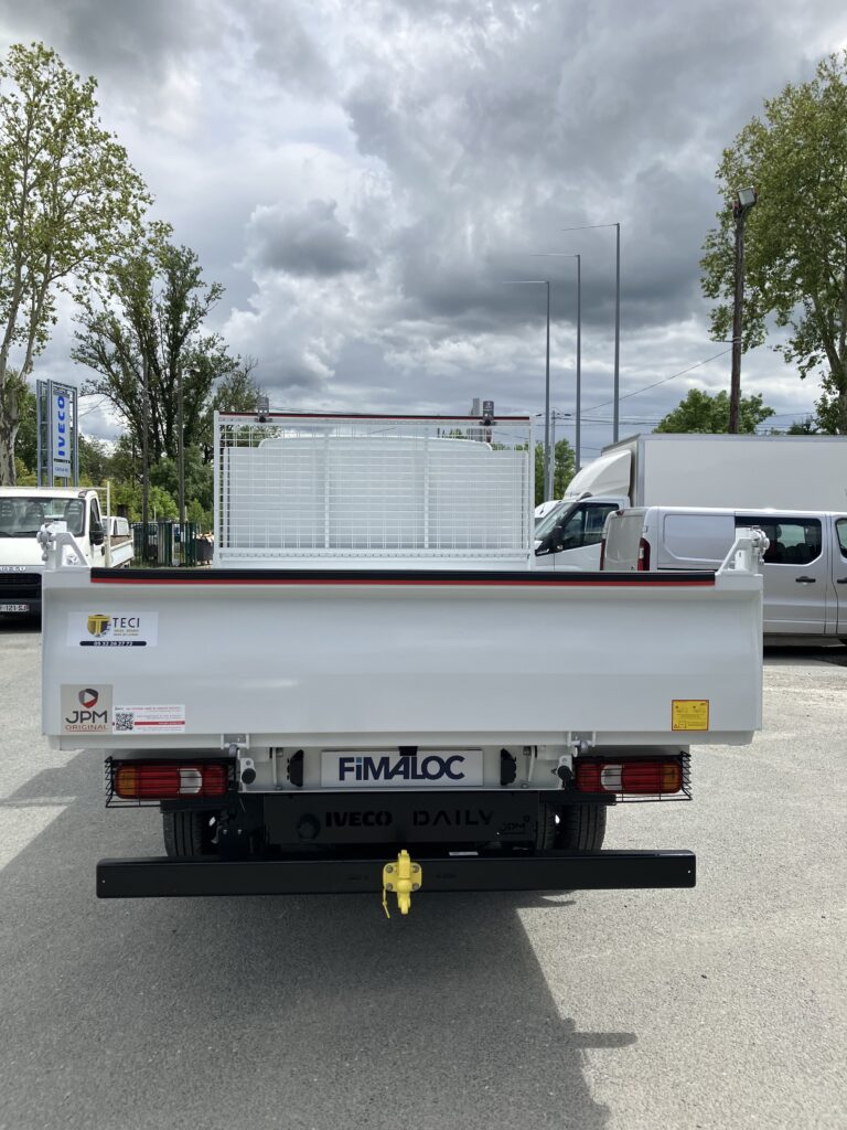 Leasing utilitaire camion benne IVECO avec FIMALOC accessible auto entrepreneur et société sans bilan, jeune entreprise