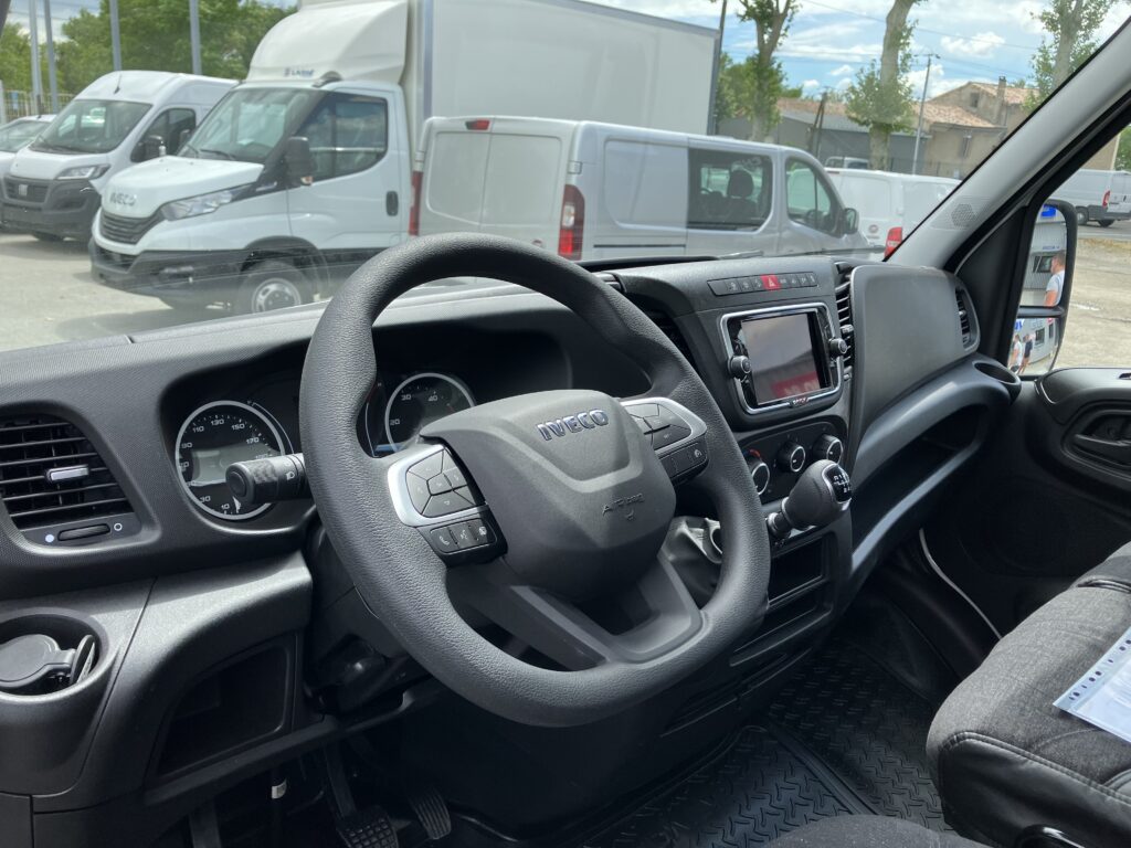 Leasing utilitaire camion benne IVECO avec FIMALOC accessible auto entrepreneur et société sans bilan, jeune entreprise