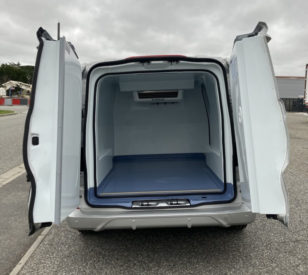 Leasing professionnel véhicule utilitaire FORD CUSTOM, tourisme, société. Accessible autoentrepreneur, société sans bilan jeune entreprise, avec FIMALOC