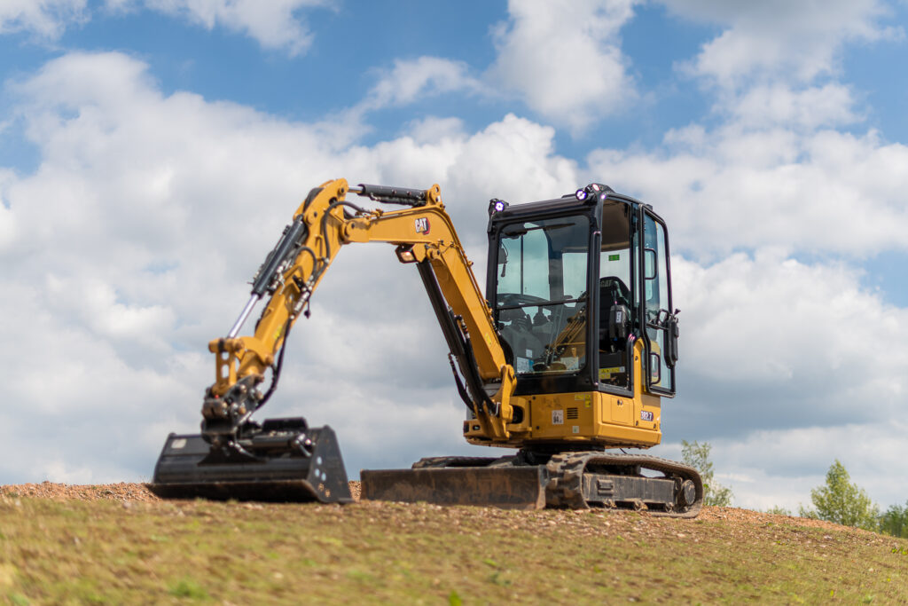 MINI PELLE CATERPILLAR 302.7 CABINE