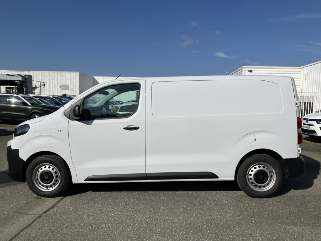 Fourgon Citroën Jumpy en leasing professionnel – utilitaire neuf accessible autoentrepreneur, société sans bilan jeune entreprise, avec FIMALOC TOULOUSE OCCITANIE - face latérale gauche