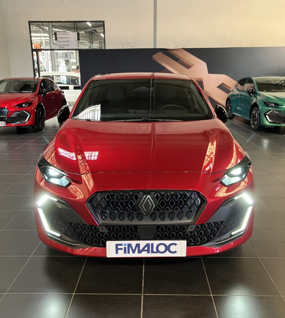 Leasing voiture professionnel Renaut Clio full hybrid - véhicule neuf accessible autoentrepreneur, société sans bilan jeune entreprise, avec FIMALOC TOULOUSE OCCITANIE - face avant