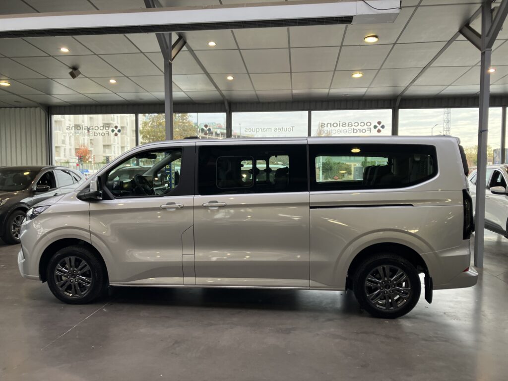 Ford Tourneo Custom en leasing professionnel avec FIMALOC. Face latérale gauche
